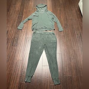 mododoc hunter green jogger set